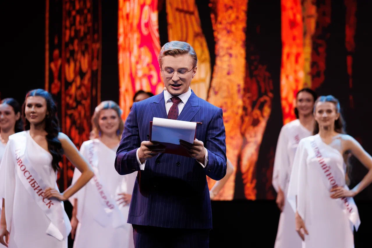 2. Ведущий шоу Вячеслав Чепурченко.jpg 2. Ведущий шоу Вячеслав Чепурченко.jpg