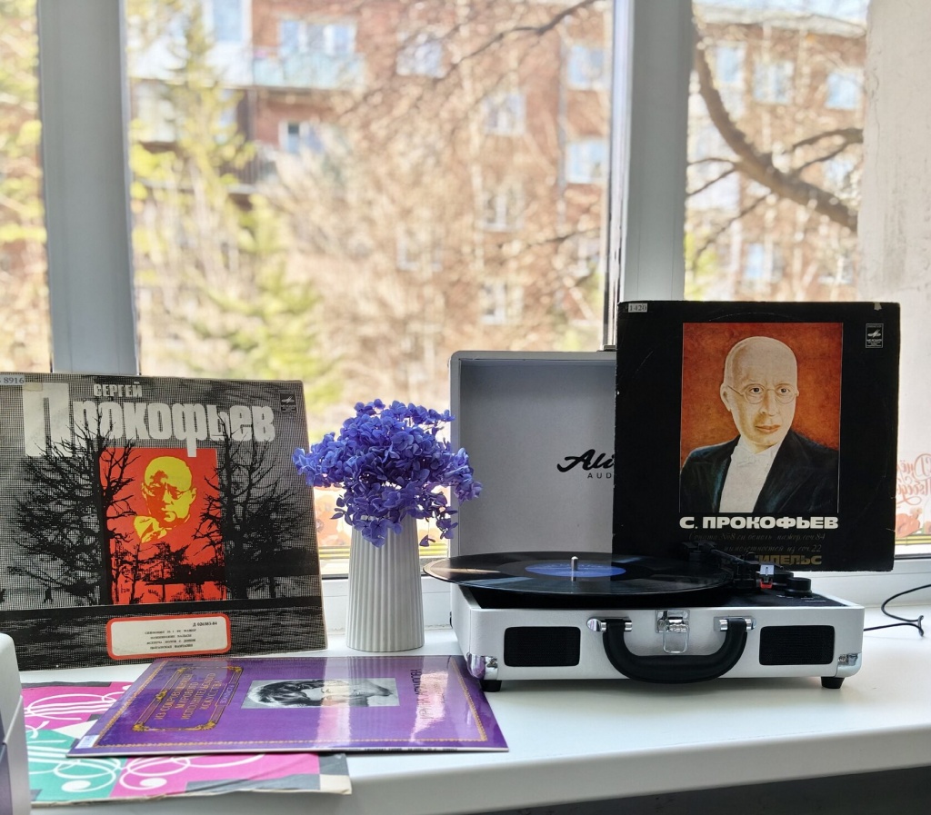 пластинки с выставки.jpg