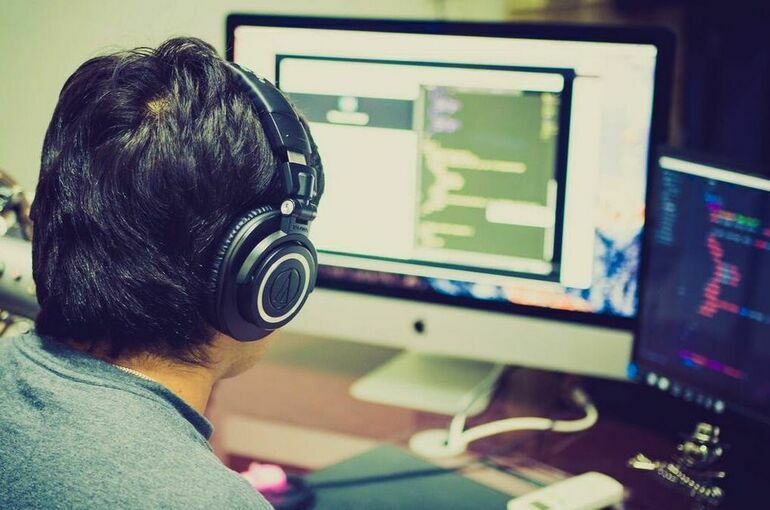 Омск вошел в топ регионов по росту зарплат IT-специалистов