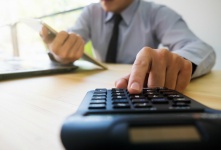 Куда бежать с налоговым отчетом?